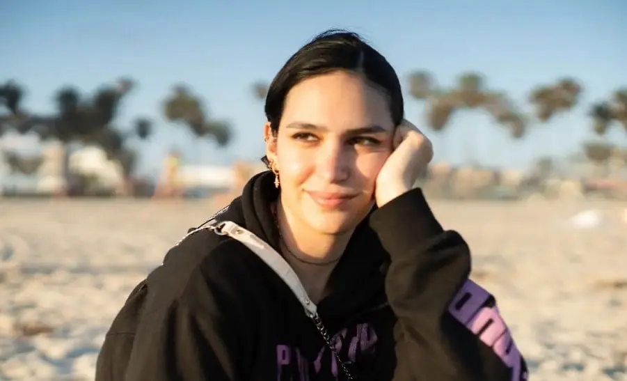 Se convirtió en actriz y ha participado en películas como Influencia y Un monstruo de mil cabezas. 