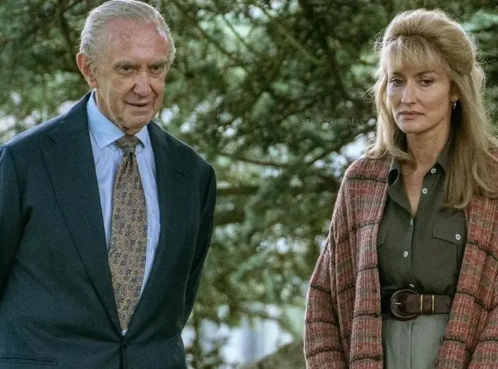 Era el gobernador de Port Royal, capitán del HMS y padre de Elizabeth Swann.