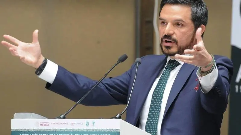 Zo&eacute; Robledo asegur&oacute; que permanecer&aacute; al frente del IMSS hasta el inicio del proceso electoral. 