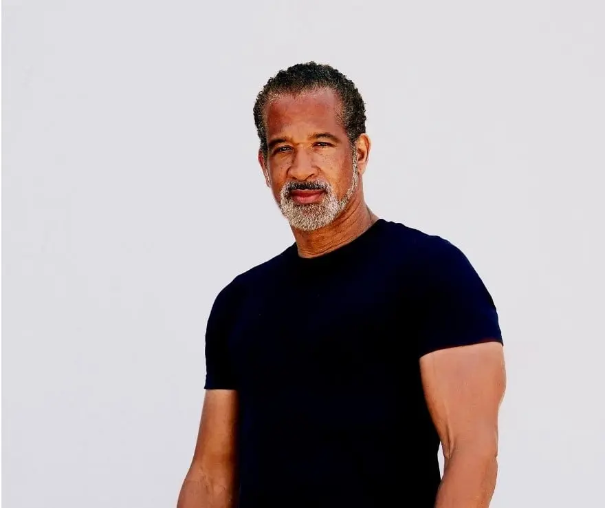 Ahora tiene 52 años, ha tenido pequeños papeles en series como Grey's Anatomy y Las Vegas.