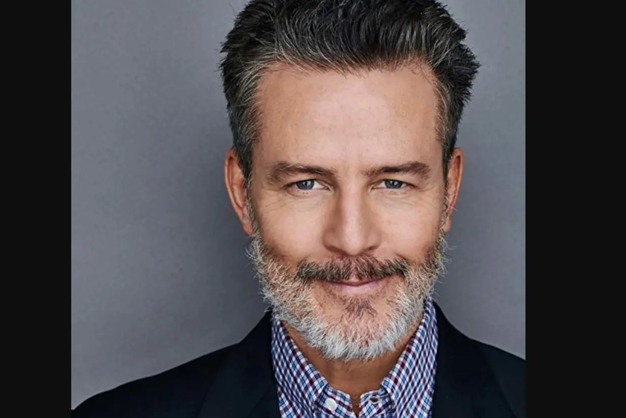 Ahora tiene 57 años y está casado con Maya Rodwell. Ha trabajado en películas como El buen vecino y Peligro en la red.