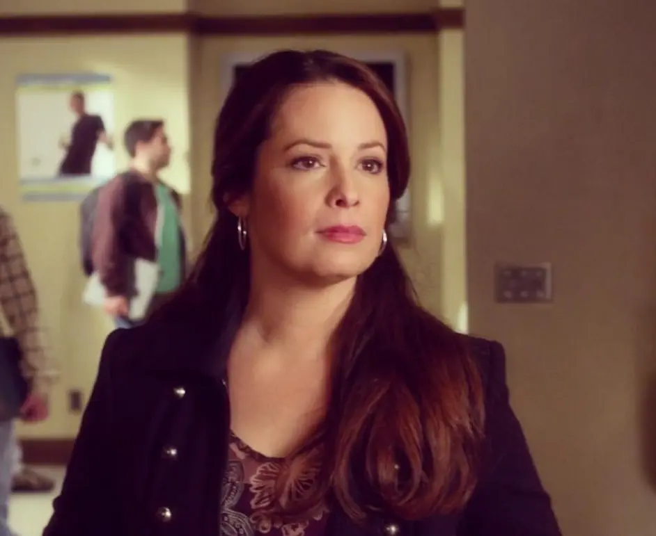 Ahora tiene 49 años, es madre de dos hijos y desde 2019 está casada con el actor Mike Ryan. Ha participado en otras series como Pequeñas Mentirosas y Grey's Anatomy.