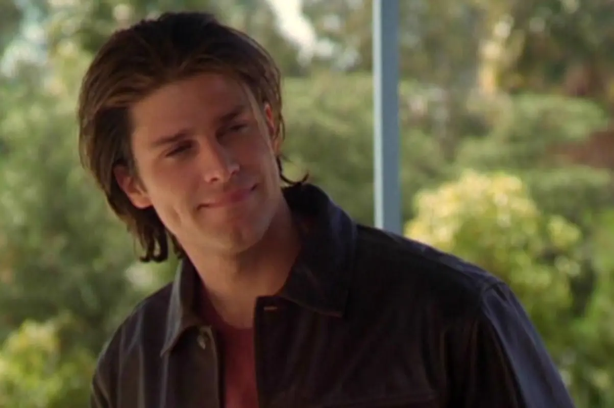 Greg Vaughan interpretó a Dan Gordon, el vecino de las hermanas