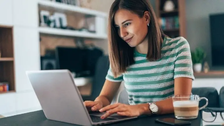 Cuándo entra en vigor la nueva Ley de Home Office o Teletrabajo. Foto: Canva