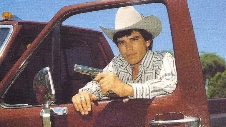 Chalino Sánchez habría asesinado al abusador de una de sus hermanas Fuente: Twitter @gEEEEEERa