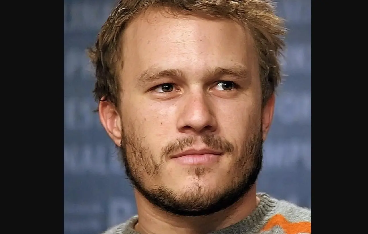 Falleci&oacute; el 22 de enero de 2008 a la edad de 28 a&ntilde;os. Muri&oacute; antes del estreno de Batman, pero gan&oacute; un Oscar p&oacute;stumo por su papel.