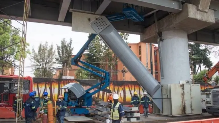 Refuerzos del tramo elevado en la Línea 12. Foto: Cuartoscuro