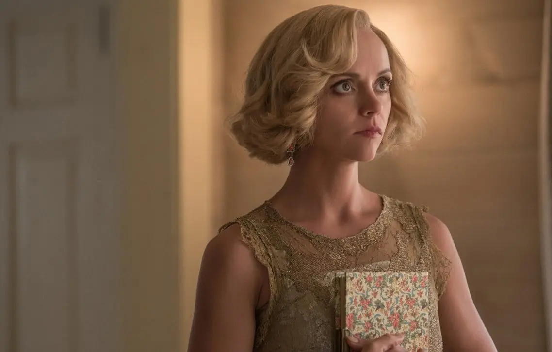 Zelda Sayre Fitzgerald es una joven brillante, decidida a dejar huella en la historia y convertirse en un &iacute;cono del mundo del jazz en los a&ntilde;os 20. La joven conoce a Scott Fitzgerald, con quien vive una apasionada historia de amor.