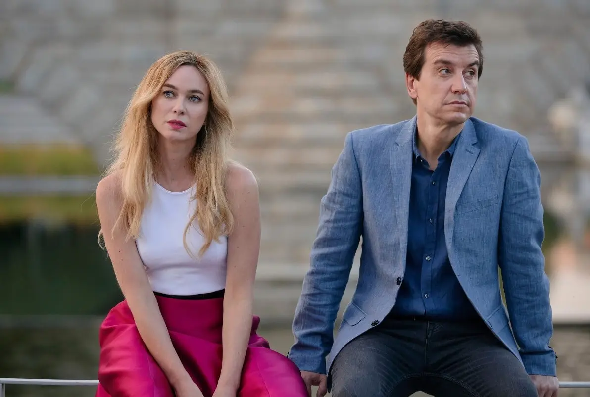 Javi, un cr&iacute;tico gastron&oacute;mico, y Marta, una dise&ntilde;adora de modas, son el uno para el otro, pero no se conocen. Un d&iacute;a sienten la necesidad de tener un hijo y comienzan a buscar pareja, pero nadie los convence, sin embargo, eso los lleva a coincidir en varias ocasiones.