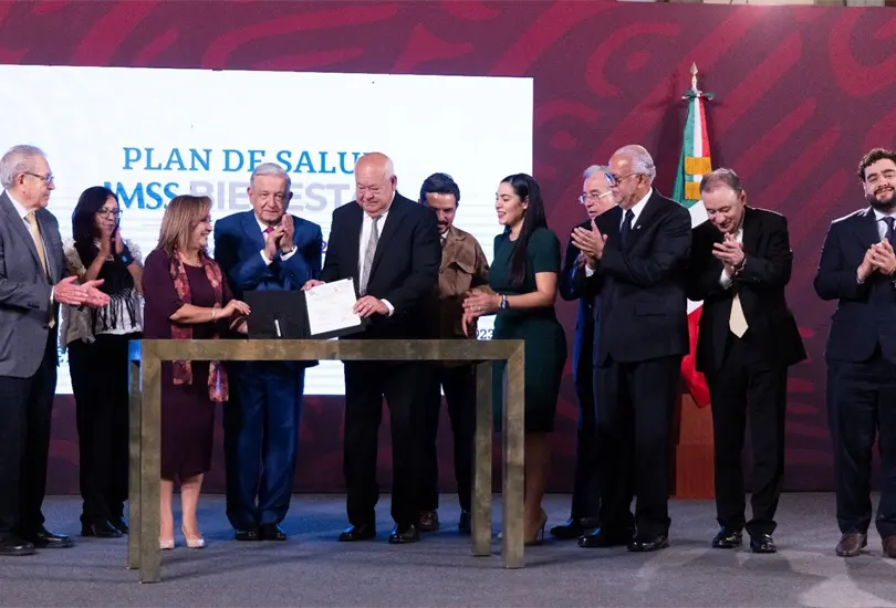 AMLO afirma que sistema de salud en M&eacute;xico es mejor al de Canad&aacute; y Dinamarca. 