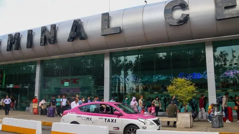 Reportan balacera en la central camionera de Taxque&ntilde;a en la CDMX. 