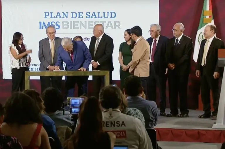 AMLO afirma que sistema de salud en México es mejor al de Canadá y Dinamarca. Foto: Gobierno