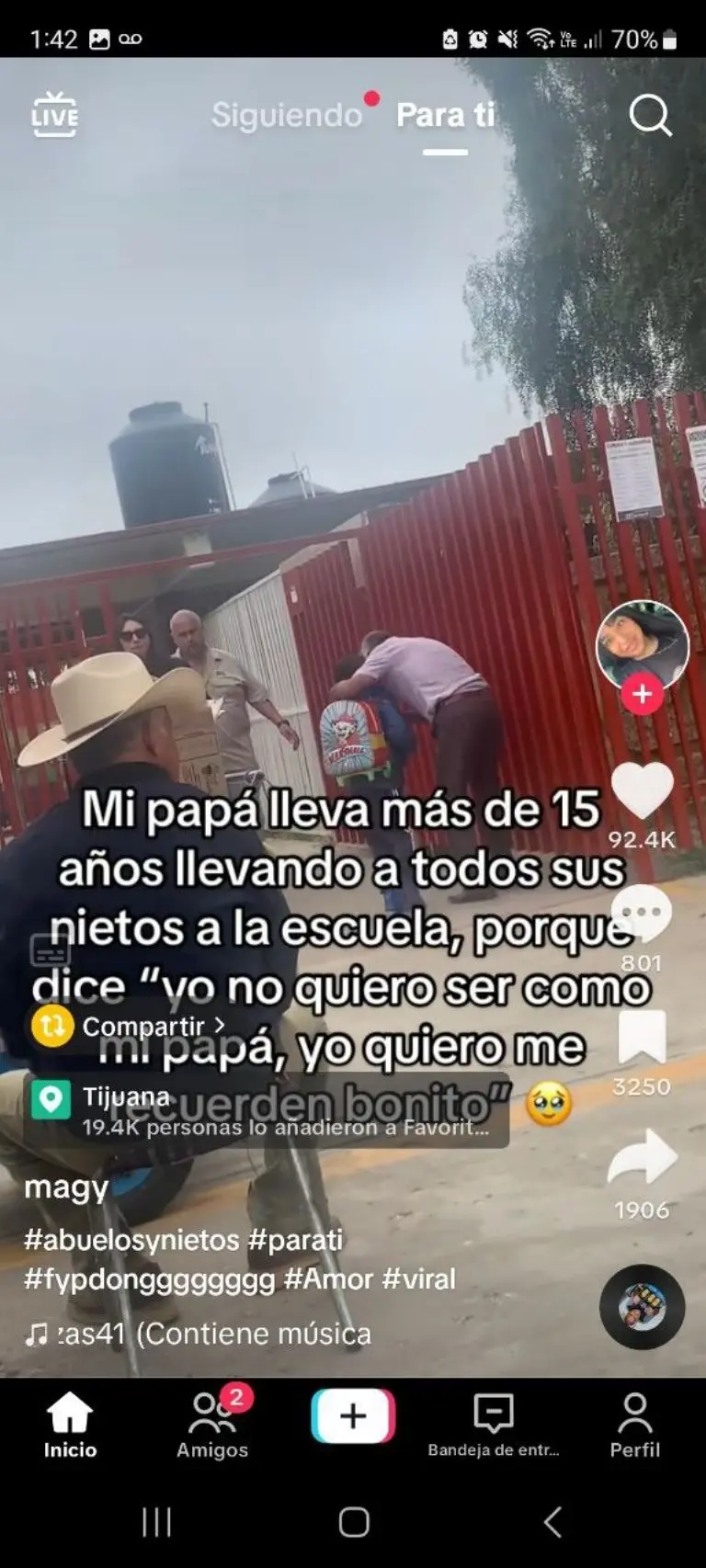 Abuelito cautiva a las redes - Tomada de video