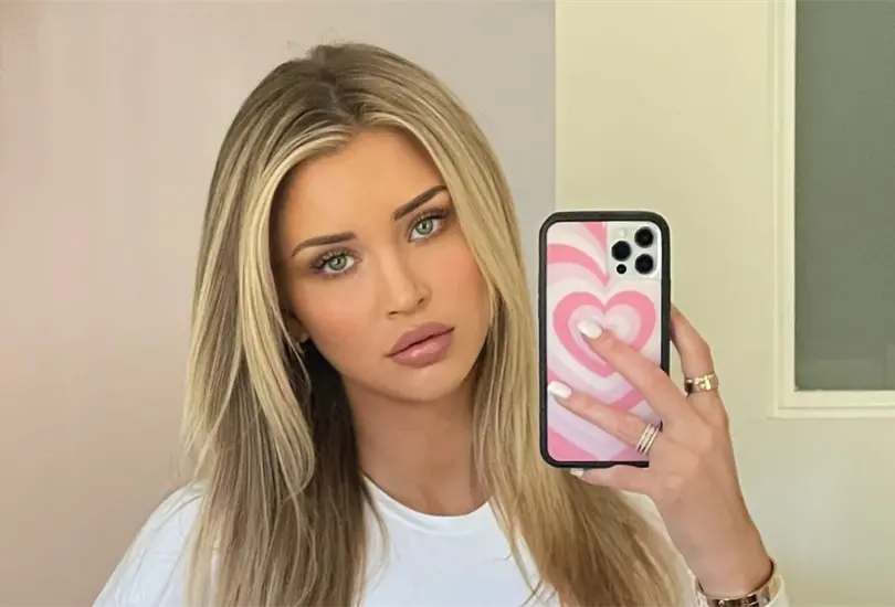 La atlética y modelo Mikayla Demaiter, también conocida como la "guapa portera de hockey", ha llamado la atención de cientos de personas La atlética y modelo Mikayla Demaiter, también conocida como la "guapa portera de hockey", ha llamado la atención de cientos de personas