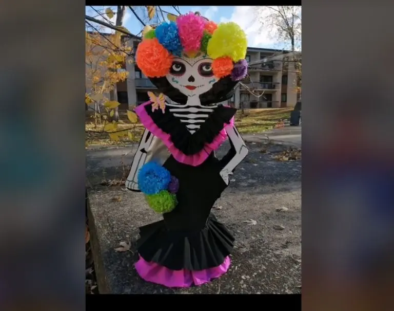 Mexicana vende piñatas en Canadá (TikTok)