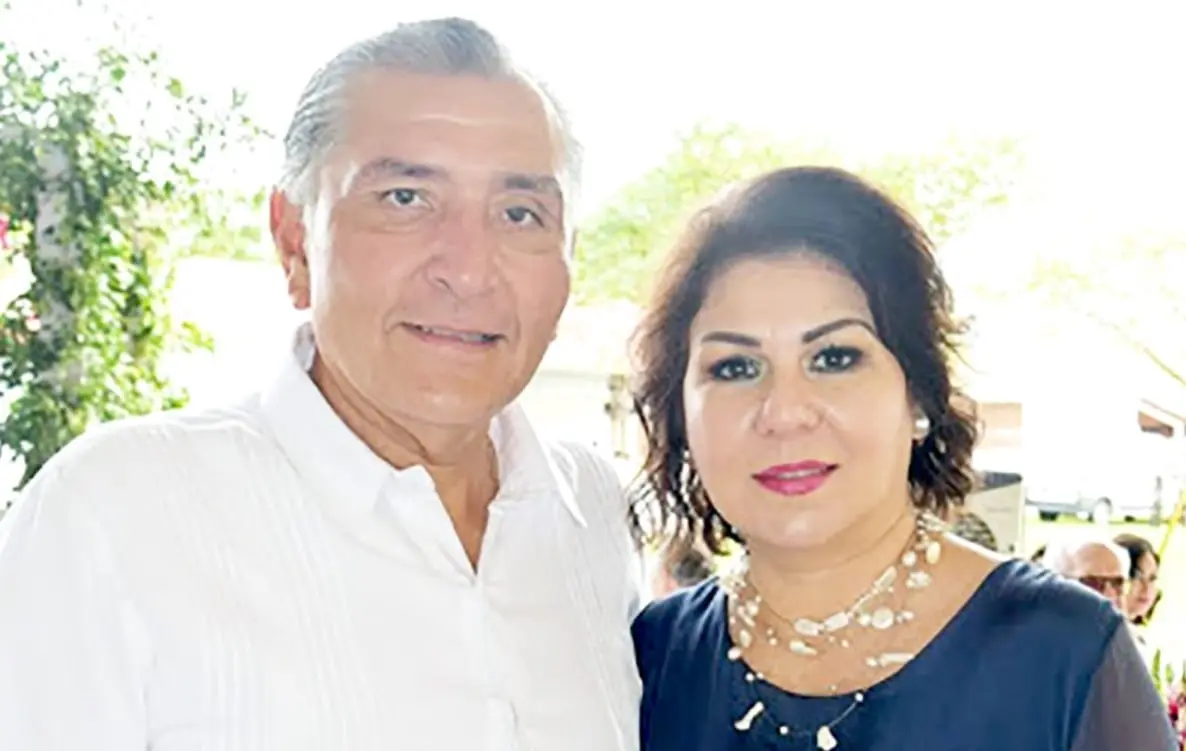 El exsecretario de gobernaci&oacute;n est&aacute; casado con la licenciada en administraci&oacute;n Dea Isabel Estrada Rodr&iacute;guez.