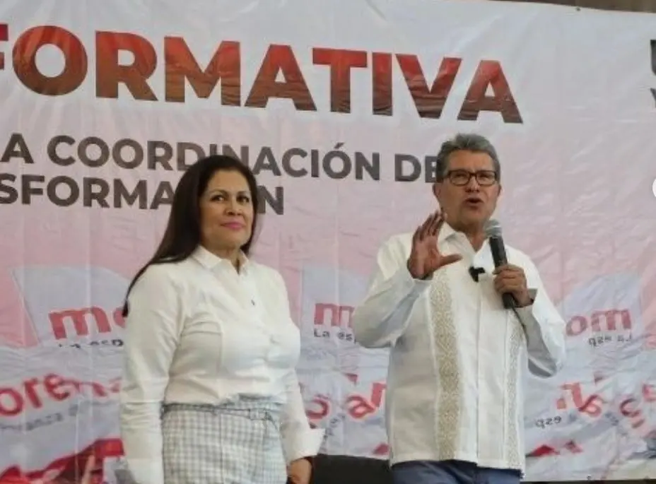 El senador con licencia est&aacute; casado con Mar&iacute;a de Jes&uacute;s P&eacute;rez Guardado desde 1985.