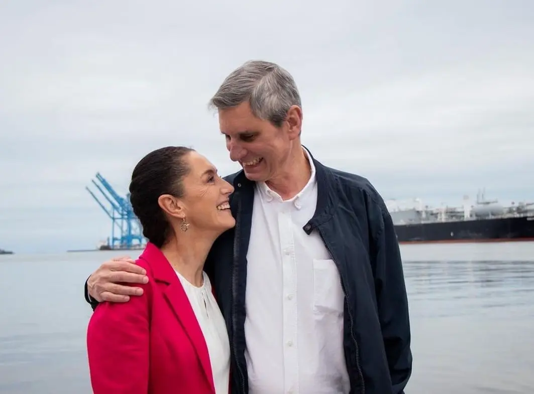 La exjefa de gobierno de la Ciudad de M&eacute;xico est&aacute; comprometida con Jes&uacute;s Mar&iacute;a Tarriba, quien se despe&ntilde;a como analista de riesgos del Banco de M&eacute;xico.