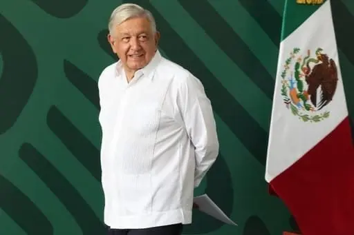 AMLO acus&oacute; que exconsejeros electorales y exmagistrados del INE se han agrupado para elegir al candidato presidencial de la oposici&oacute;n. 