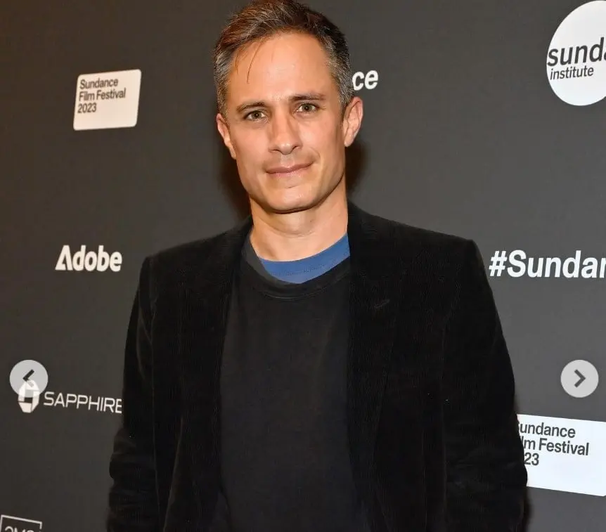 Ahora tiene 44 años, es padre de tres hijos y actualmente está casado con Fernanda Aragonés. Ha protagonizado las series Mozart in the Jungle y Aquí en la Tierra.