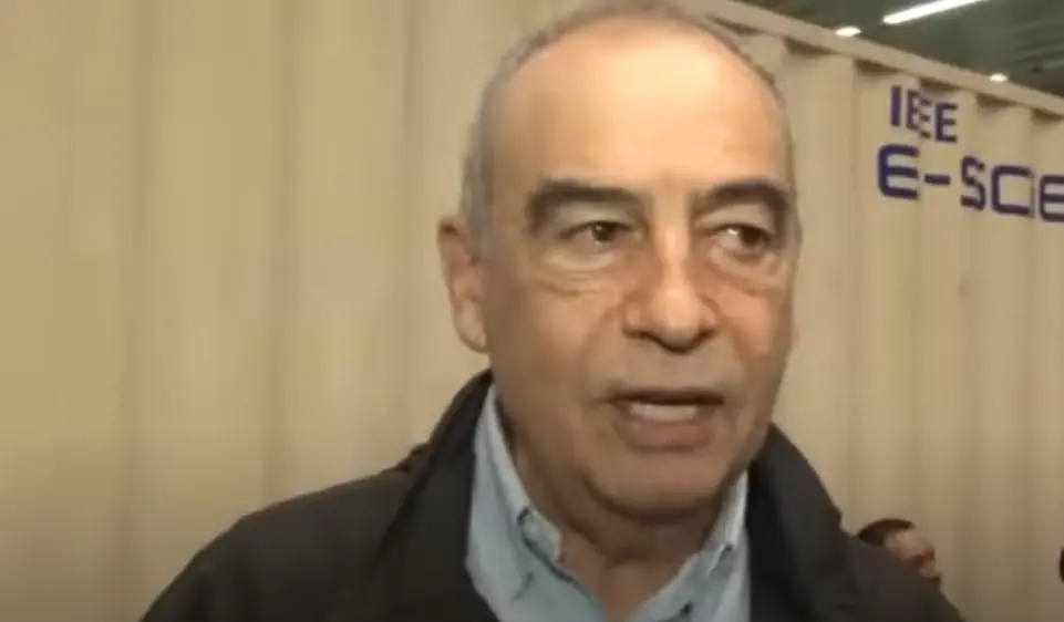 Ahora tiene 79 años, ha trabajado en películas como Un monstruo de mil cabezas y El elegido.