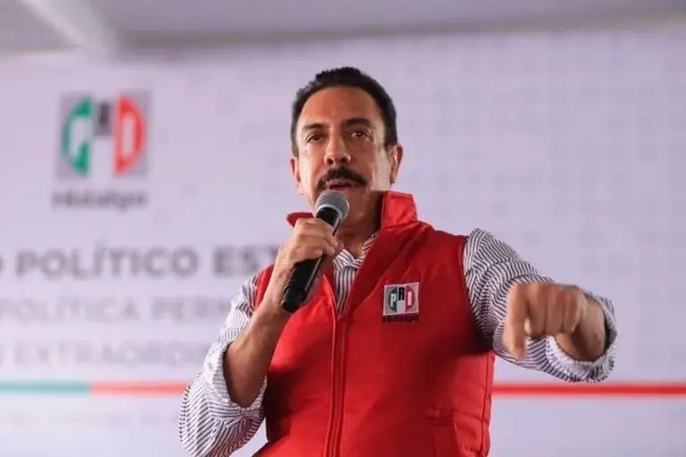 Omar Fayad, ex gobernador de Hidalgo también renunció al PRI Fuente: Twitter @omarfayad
