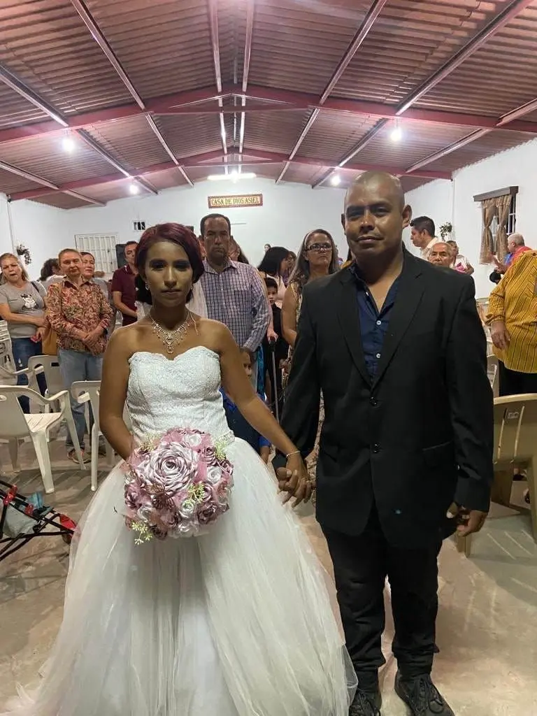 Novia viaja en camión para llegar puntual a su boda -Especial