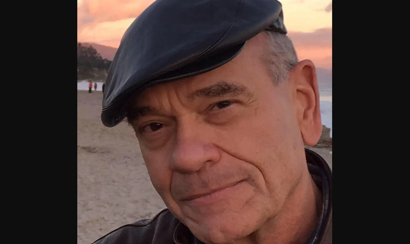 Ahora tiene 69 a&ntilde;os y es padre de dos hijas. En los &uacute;ltimos a&ntilde;os ha trabajado en las series Dickinson y NAVY: Investigaci&oacute;n criminal.