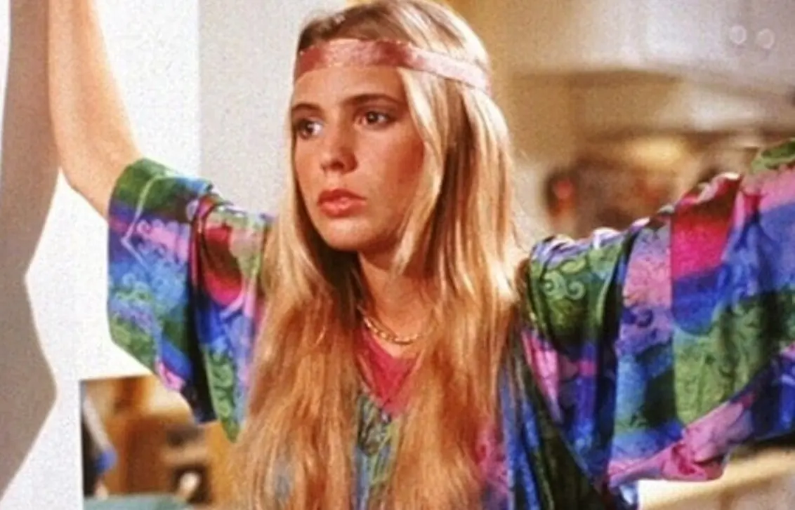 Olivia d&acute;Abo interpret&oacute; a Karen Arnold, la hermana de Kevin 