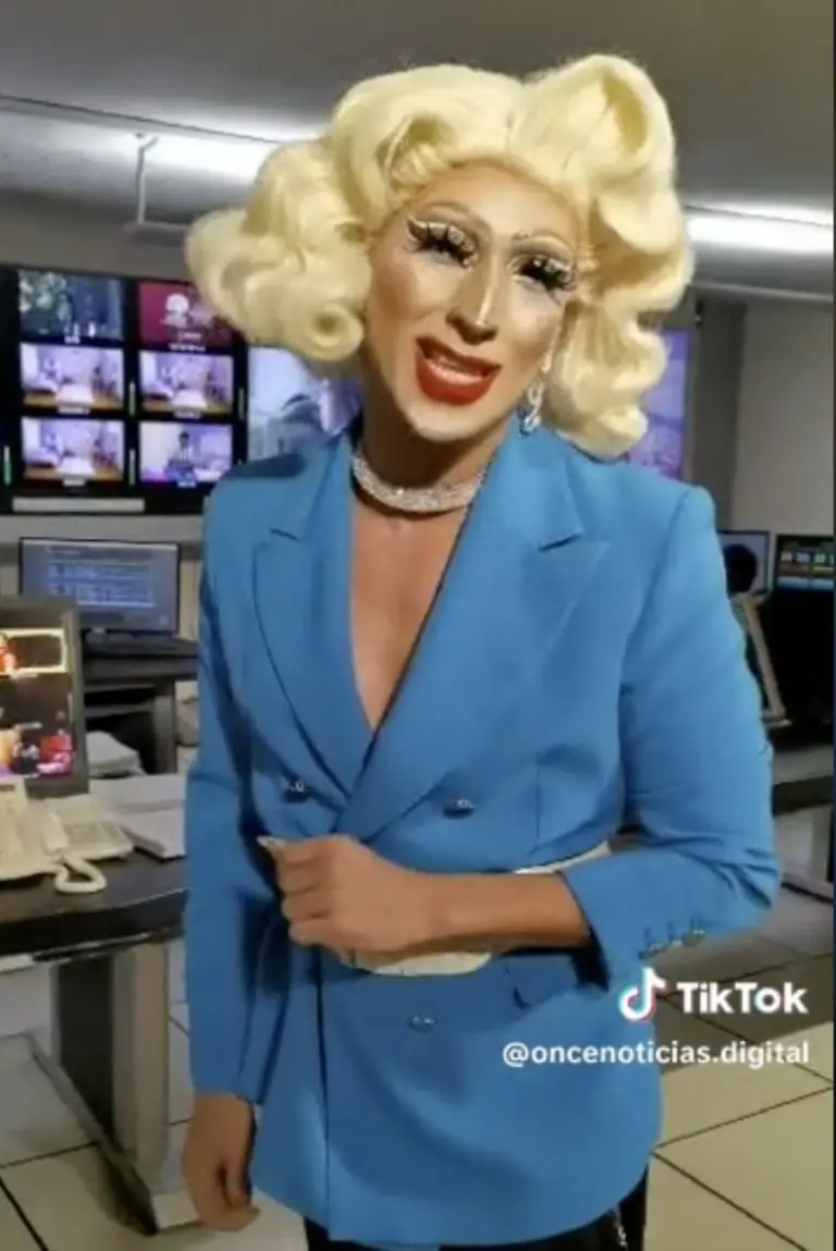 Amanda, primera conductora Drag en la televisión de México. Foto: Canal Once
