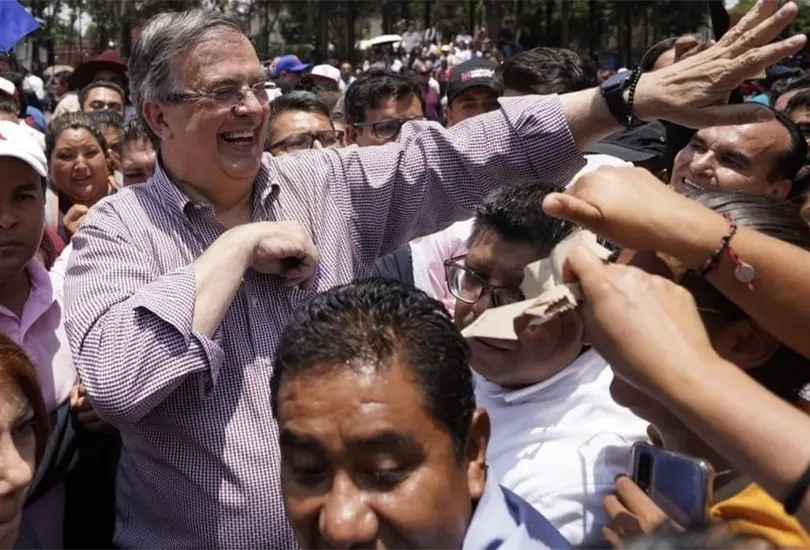 Marcelo Ebrard denunciará a aspirantes de Morena por derroche de recursos. Marcelo Ebrard denunciará a aspirantes de Morena por derroche de recursos.