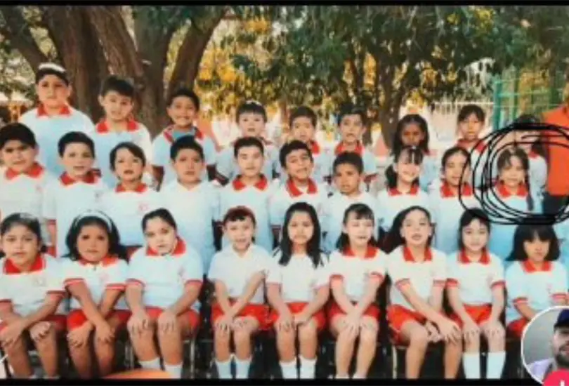Joven busca a su crush de la infancia 