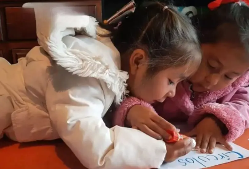 Alumnas de CONAFE Baja California aprendiendo en relaci&oacute;n tutora. 