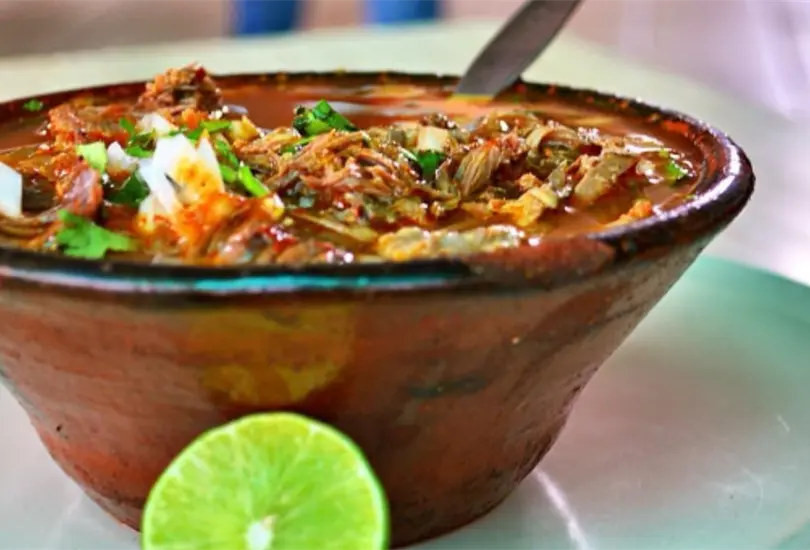 La birria es uno de los platillos m&aacute;s amados por los mexicanos y por ello aqu&iacute; encontrar&aacute;s cuatro deliciosas opciones para visitar con tu familia y amigos
