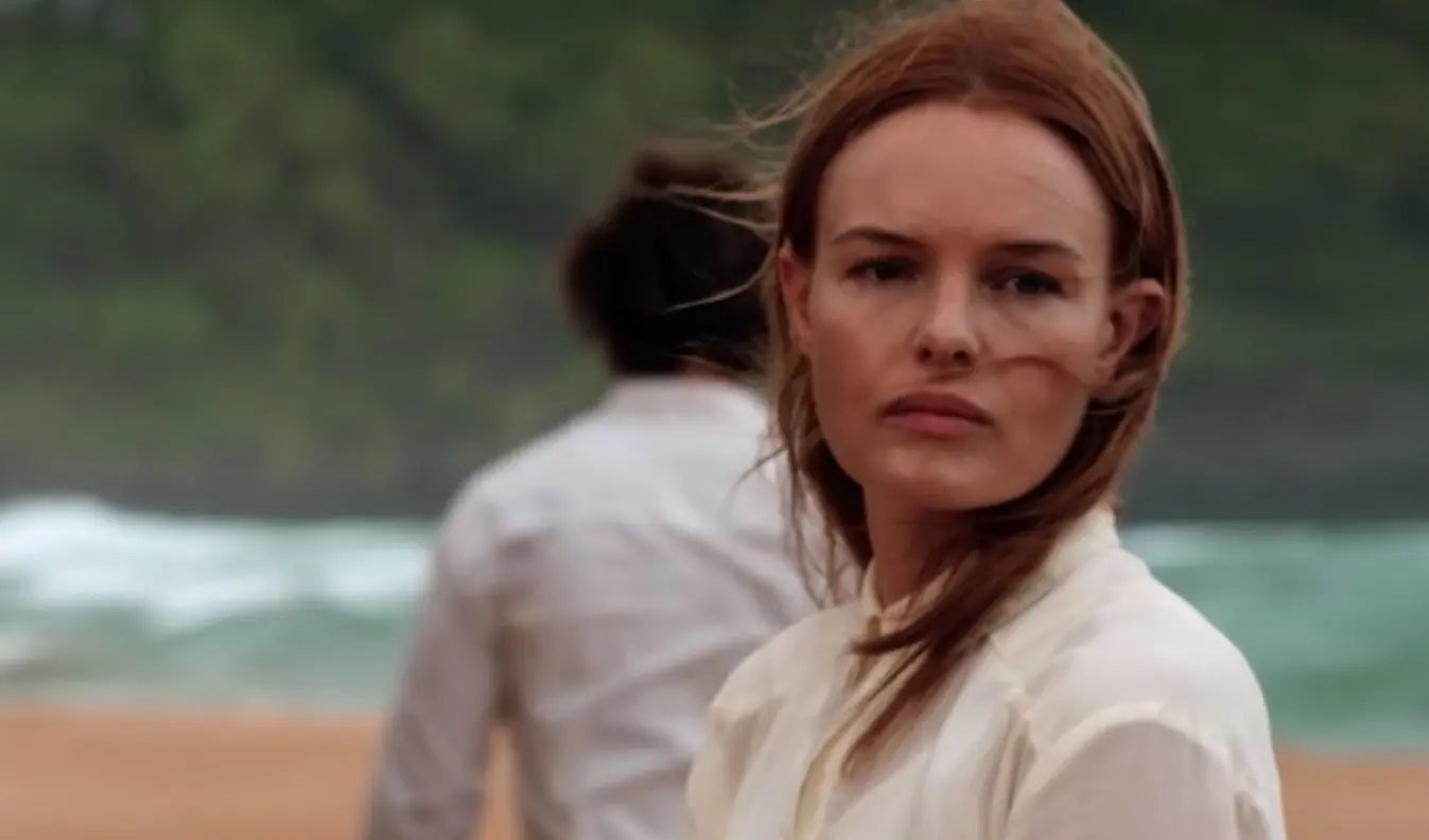 Es una serie de ciencia ficción que presenta a un grupo de 10 extraños a los que les borran los recuerdos y son obligados a permanecer en una isla, donde deberán luchar por su supervivencia.