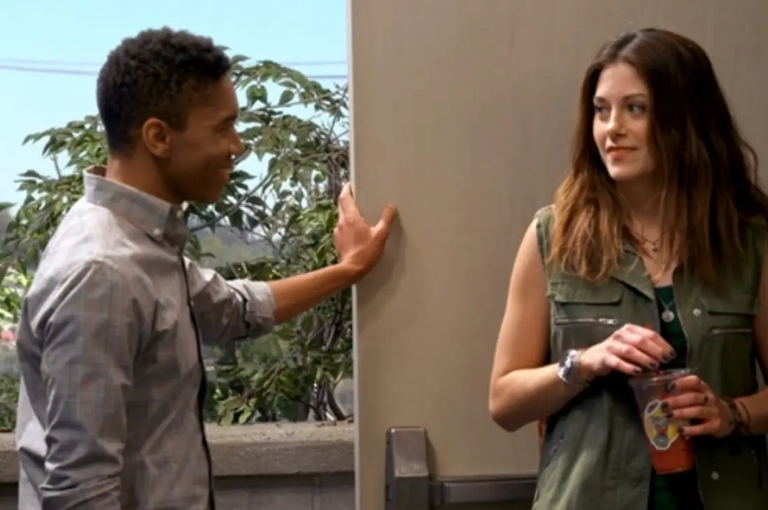 Está protagonizada por Kathy Bates, quien interpreta a una mujer que cumple su sueño de poner una tienda de cannabis medicinal.