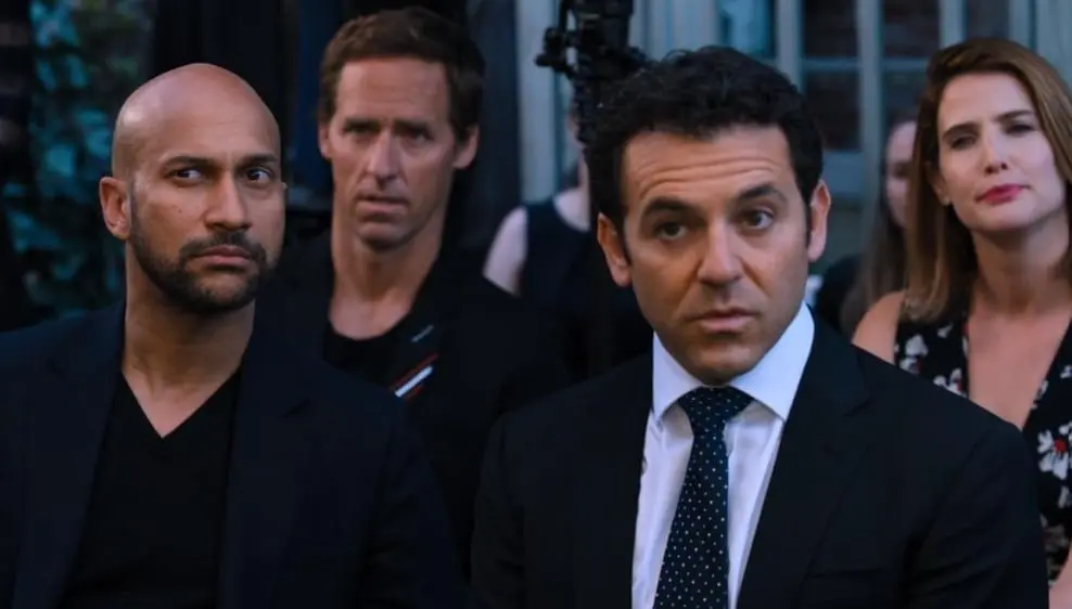 La serie sigue a un grupo de amigos cercanos de la universidad que se reencuentra 20 años después de graduarse, pero descubren que las relaciones amorosas no han mejorado nada con la edad. 