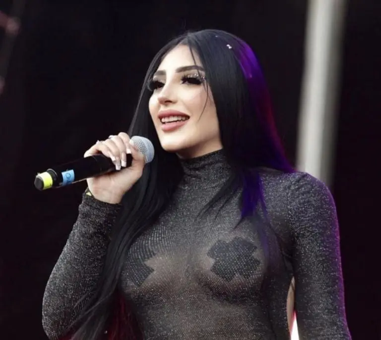Bellakath sorprende a estudiantes y canta en su graduación del CCH. Foto: Instagram