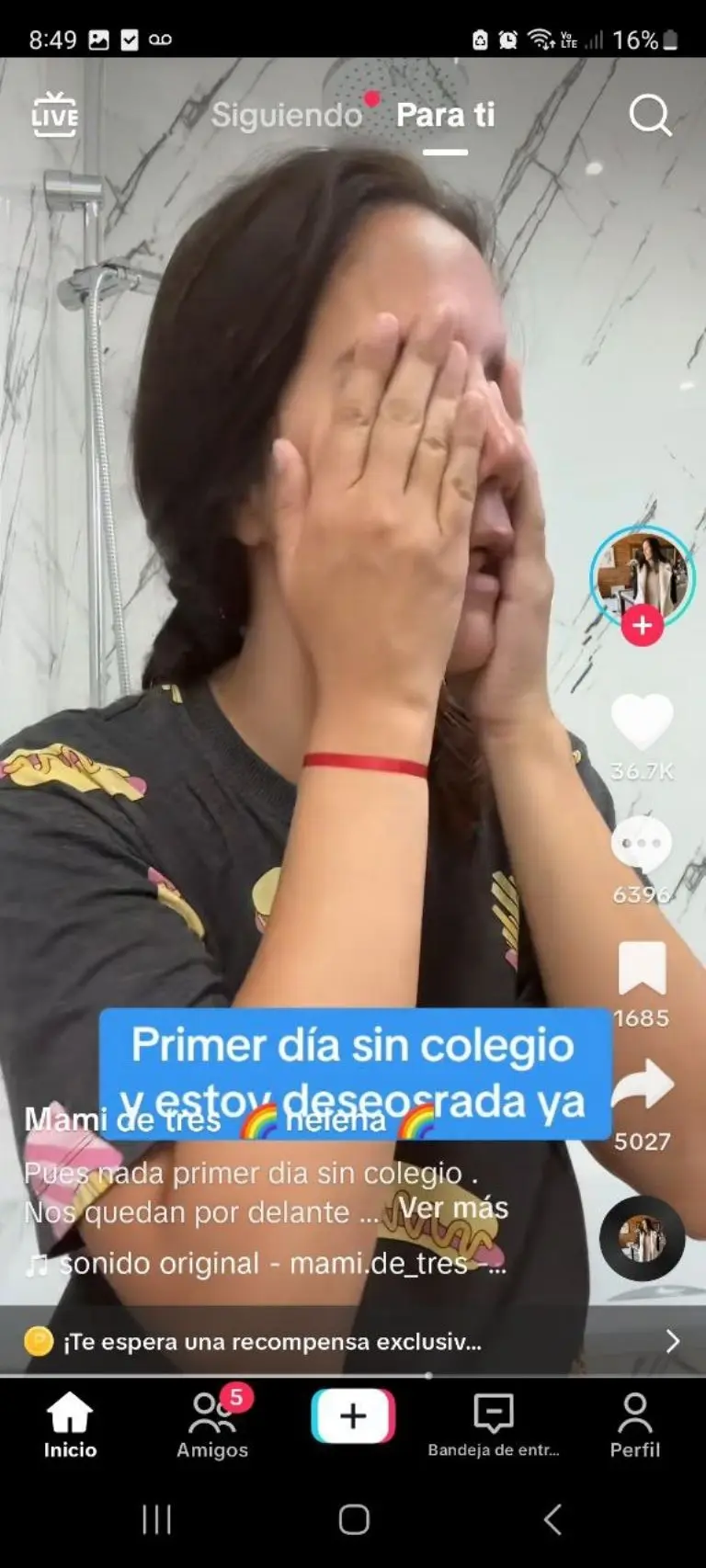 Madre llora por tener a sus hijos en casa - Tomada de video