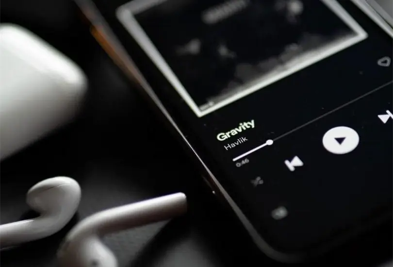 Apps que te pagan por oir canciones. 