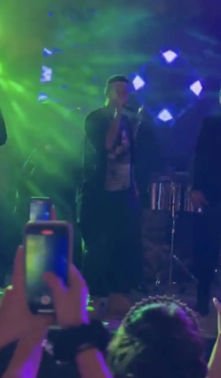 Santa Fe Klan sorprende a quinceañera en su fiesta de XV años. Créditos: Tik Tok