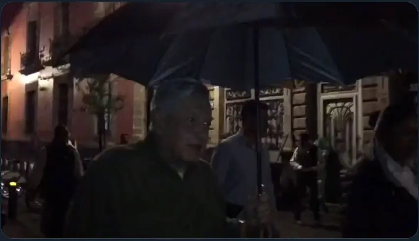 AMLO se reunió en un restaurante del centro con las corcholates, gobernadores de Morena y otras personalidades del partido AMLO se reunió en un restaurante del centro con las corcholates, gobernadores de Morena y otras personalidades del partido