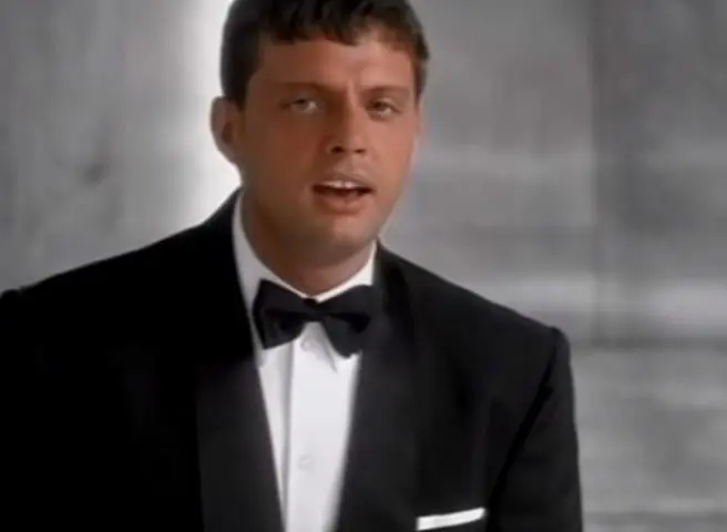 "El Sol" es uno de los cantantes m&aacute;s famosos del mundo y tambi&eacute;n uno de los m&aacute;s queridos. Te mostramos c&oacute;mo ha cambiado Luis Miguel a lo largo de su vida.