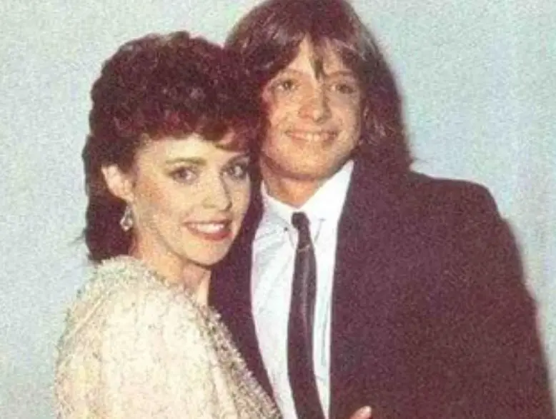 A los 14 a&ntilde;os gan&oacute; su primer premio Grammy con la canci&oacute;n "Me gustas como eres", lo que lo convirti&oacute; en el artista masculino m&aacute;s joven en la historia de la m&uacute;sica en recibir este galard&oacute;n.