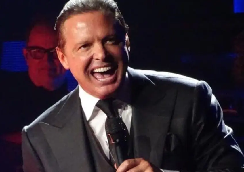 En 2010 sali&oacute; a la venta el sencillo 'Labios de miel' del &aacute;lbum 'Luis Miguel' y el cantante se fue de gira en 2013 por 22 pa&iacute;ses con 223 conciertos; la gira m&aacute;s grande protagonizada por un cantante latinoamericano.