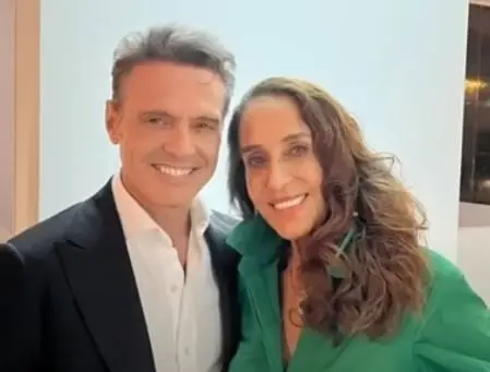 Recientemente, el cantante fue captado junto a su novia Paloma Cuevas en una boda en Par&iacute;s. 