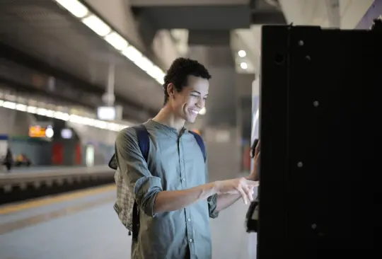 Existe una forma retirar dinero de un banco a través la tecnología de comunicación inalámbrica conocida como NFC. Existe una forma retirar dinero de un banco a través la tecnología de comunicación inalámbrica conocida como NFC.