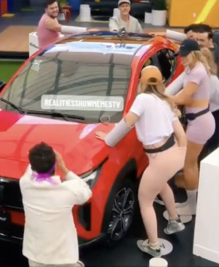 Raquel Bigorra se hace del baño frente a todos. Foto: La Casa de los Famosos
