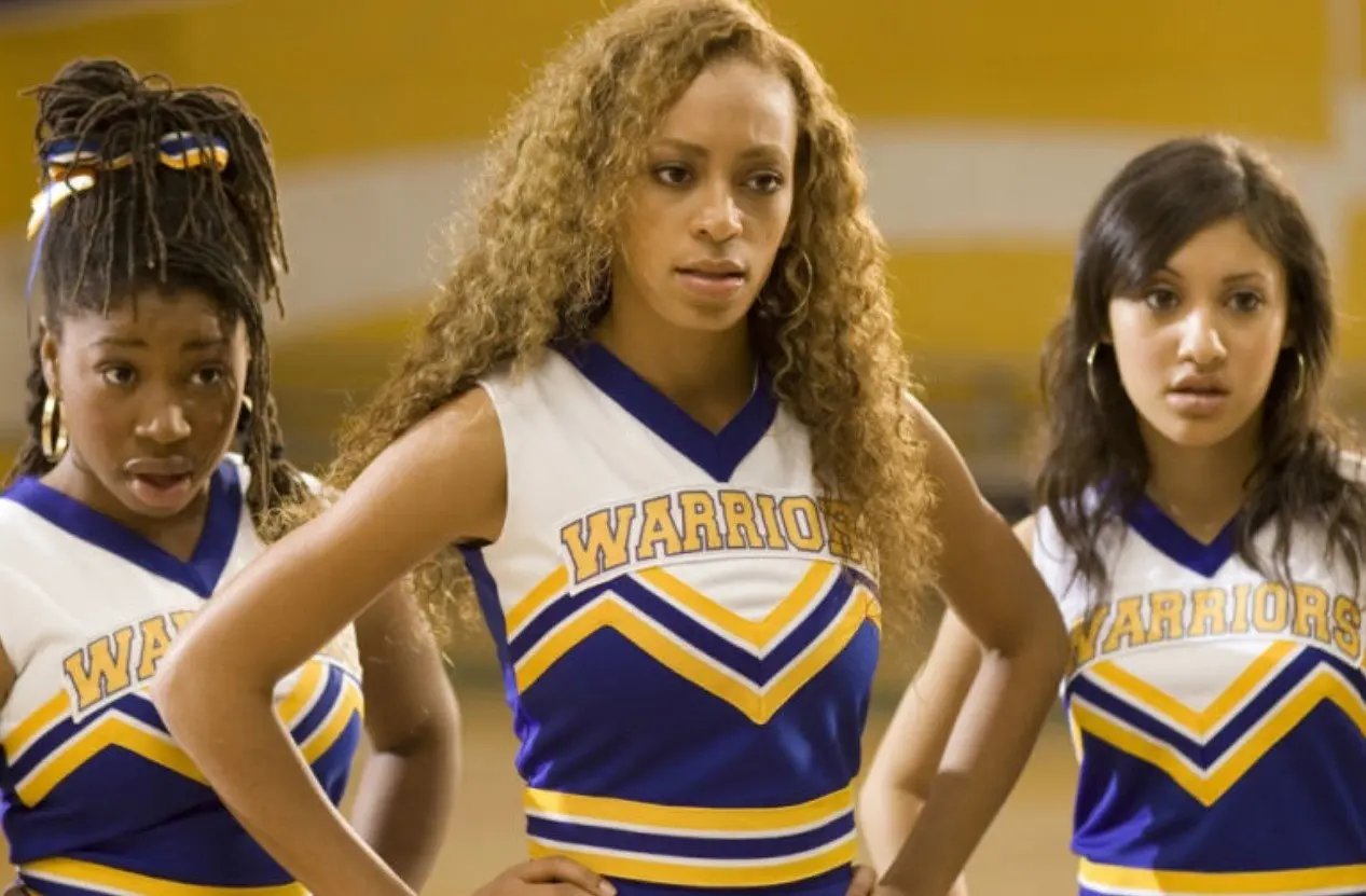 Triunfos Robados 3 se estren&oacute; en 2006 y ha sido una de las pel&iacute;culas m&aacute;s exitosas de la saga porque cont&oacute; con la participaci&oacute;n especial de Rihanna. La cinta gira alrededor de Britney Allen, una capitana de porristas, a la que la vida le cambia cuando su pap&aacute; es transferido de su trabajo y se tiene que cambiar de escuela. 