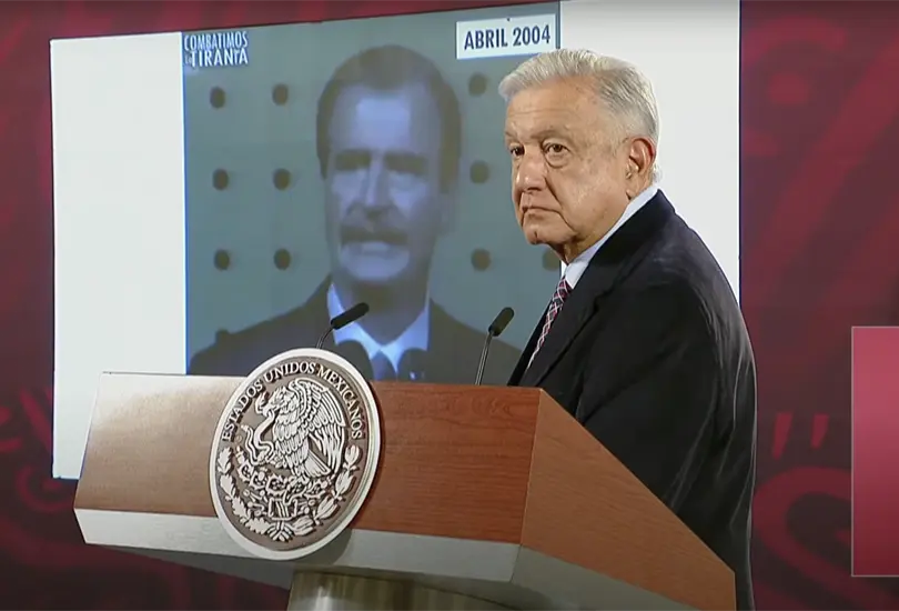AMLO desmiente a Vicente Fox y lo llama hip&oacute;crita por no ayudar a los adultos mayores. 
